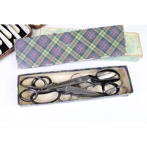 309 - A collection of mixed cased cutlery to include fish knive and forks together with a Will's Bulwark t... 