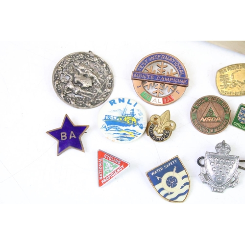 314 - A collection of approx seventy enamel, pin and button badges to include Butlins, Club, Association, ... 