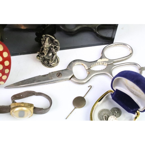 325 - A group of mixed collectables to include ornamental brass owls, costume jewellery, hallmarked silver... 