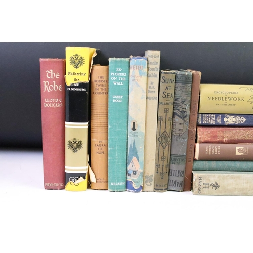 399 - Collection of mostly mid 20th Century cloth bound books to include Anne of Green Gables by L M Montg... 