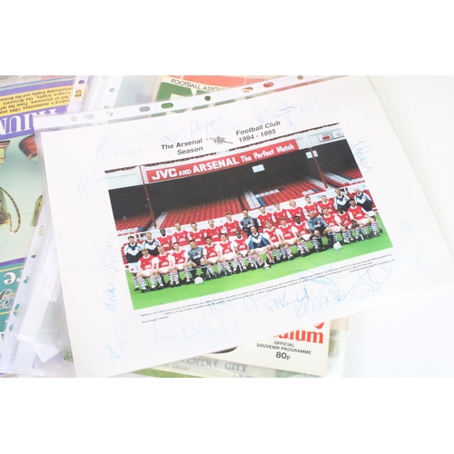 400 - Collection of football memorabilia to include a selection of Arsenal related programmes including 19... 