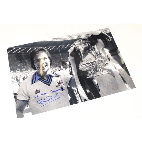 216 - Football Autographs - West Ham United - Five FA Cup winning photos to include 1964 signed by Brown, ... 