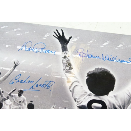 217 - Football Autographs & Programme - West Brom v Everton FA Cup 1966 - FC Final programme, ticket and s... 