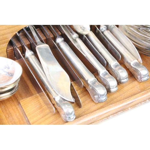 292 - A collection of Ashberry silver plated cutlery on fitted tray