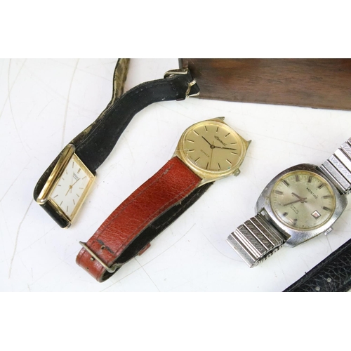 297 - A group of mixed collectables to include wristwatches, cut throat razors, lighters, powder compacts,... 