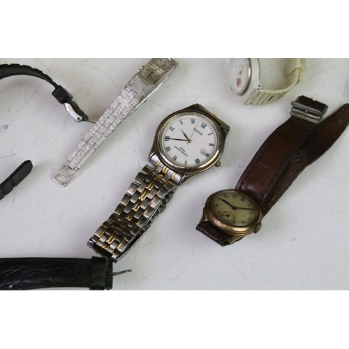 297 - A group of mixed collectables to include wristwatches, cut throat razors, lighters, powder compacts,... 