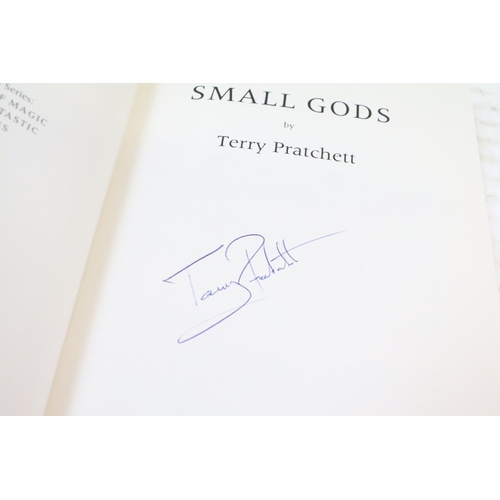 393 - Terry Pratchett - Large collection of mostly hard back disc world series books including signed exam... 