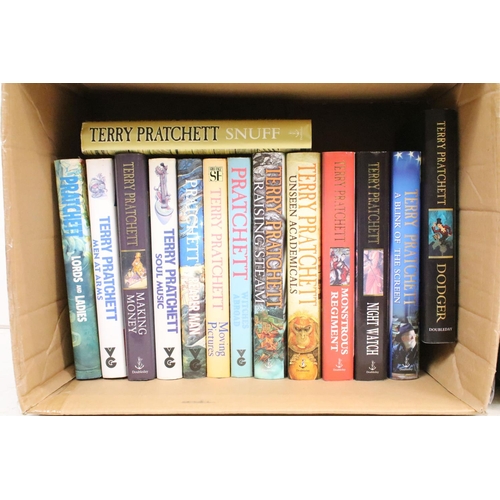 393 - Terry Pratchett - Large collection of mostly hard back disc world series books including signed exam... 