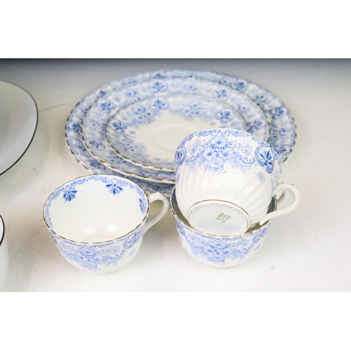 105 - Large 20th Century Noritake Rowena pattern dinner service having a white ground with grey floral and... 