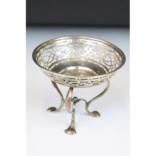 187 - A fully hallmarked sterling silver three footed bonbon dish together with a box paper knife with ful... 