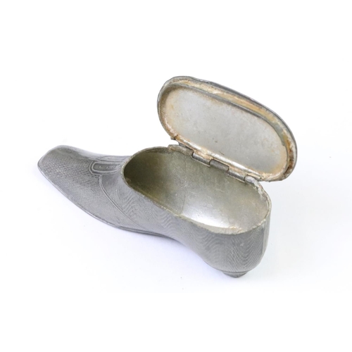 189 - 19th century Vesta Case in the form of a shoe, 8cm long