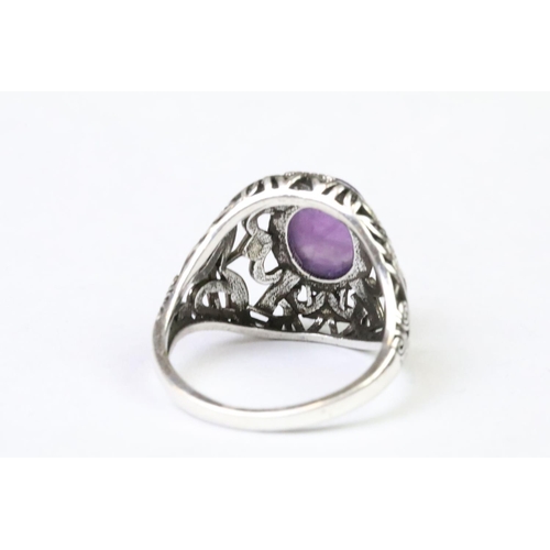 239 - A 925 Sterling silver with Amethyst cabochon ladies ring with pierced decoration to shoulders, marke... 