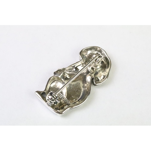 241 - Silver rabbit brooch