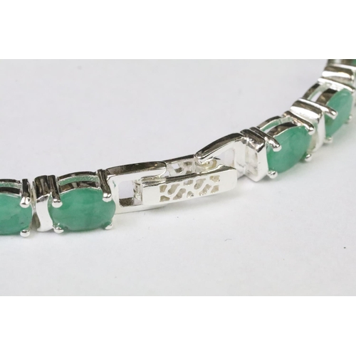 256 - Substantial silver and emerald line bracelet