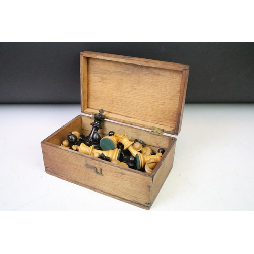 179 - A set of early 20th century boxwood chess pieces within wooden box.