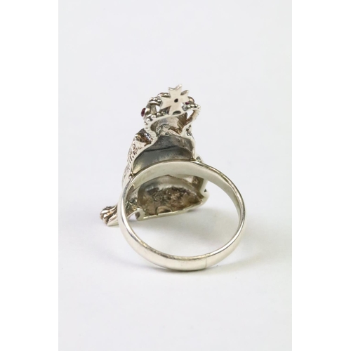 233 - Silver ring in the form of a cat wearing a jewelled crown