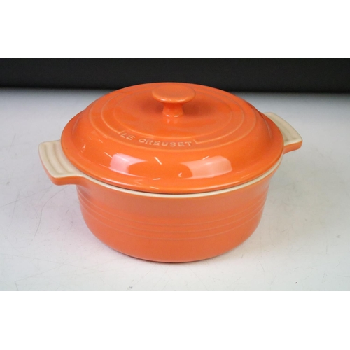 99 - Group of Le Creuset kitchenware, to include cast iron griddle pan, pie dishes, casserole dish & hear... 