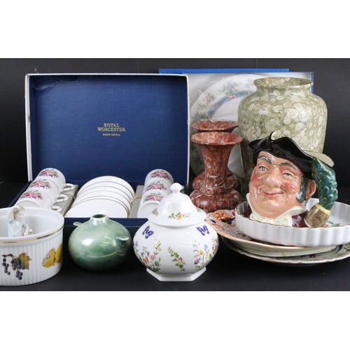 98 - Collection of ceramic to include a Royal Worcester Mayfield cake stand, Royal Worcester cased coffee... 