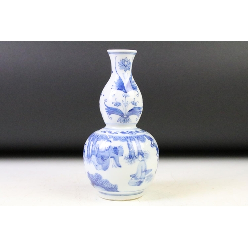 3 - 17th / 18th Century Chinese blue & white double gourd vase, decorated with an outdoor / garden scene... 