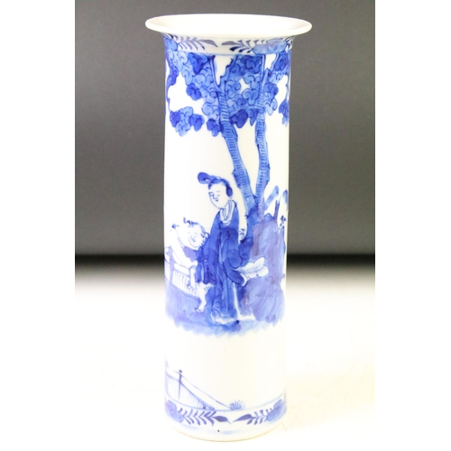 33 - Chinese blue & white ceramic sleeve vase, decorated with an outdoor scene of figures beneath a tree,... 