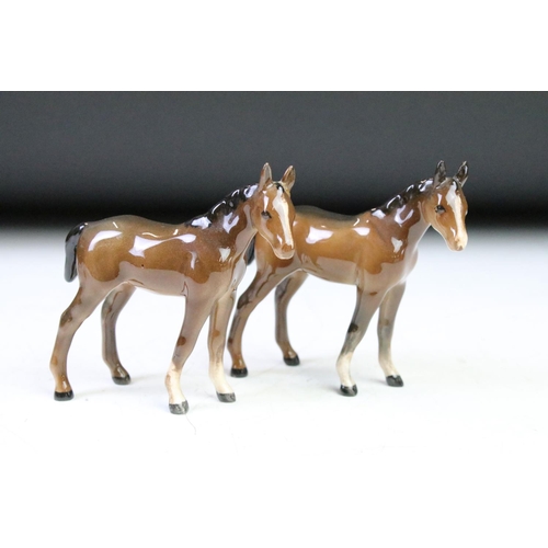 41 - Five Beswick porcelain horses / foals to include four brown gloss examples (prancing stallion, mare ... 