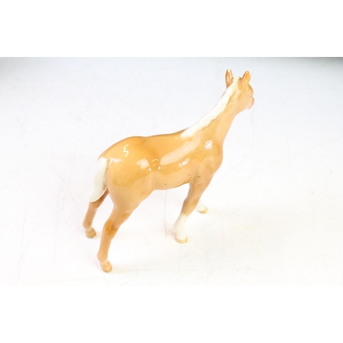 41 - Five Beswick porcelain horses / foals to include four brown gloss examples (prancing stallion, mare ... 