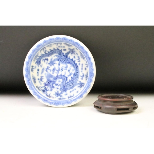 69 - Chinese blue & white circular ink holder with underglaze blue decoration of a dragon circa 18th/19th... 