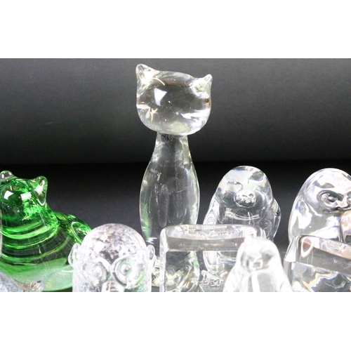 111 - Collection of assorted glass animal paperweights, mostly unsigned including a green dapple frog, mou... 