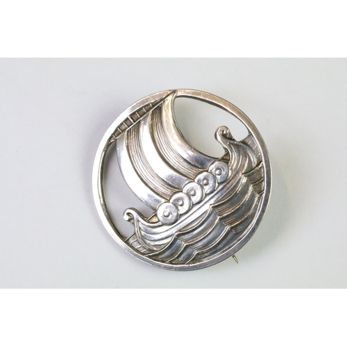 118 - A mid 20th century sterling silver David Andersen Viking longboat brooch, marked David Andersen Norw... 