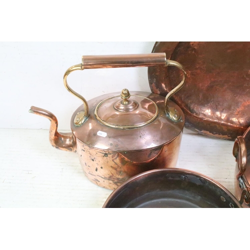 394 - 19th Century Victorian copper kitchenware to include a large kettle, two twin handled pans, lidded s... 