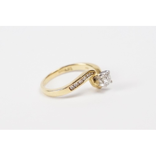 226 - 18ct Yellow Gold Diamond Ring