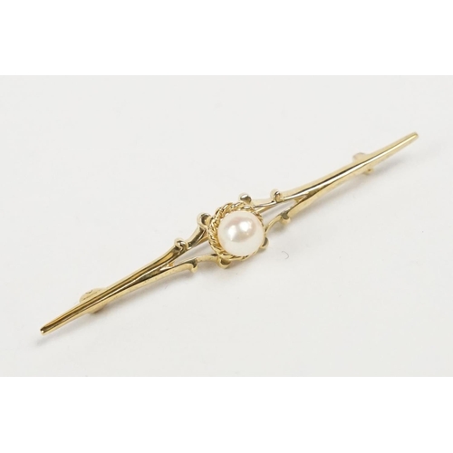 269 - A hallmarked 9ct gold ladies bar brooch with central pearl.