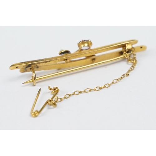 273 - A vintage ladies 9ct gold bar brooch set with amethyst and seed pearls, complete with safety chain, ... 