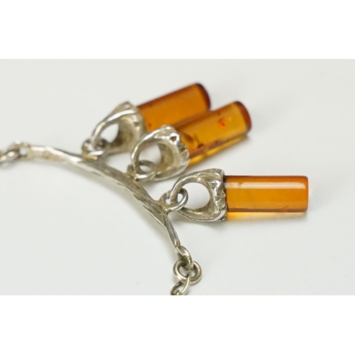 278 - A contemporary 925 sterling silver necklace with three amber style hanging drops on Figaro chain, ma... 