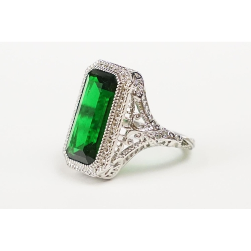 279 - A 925 sterling silver ladies dress ring of classical style with green centre stone raised to pieced ... 