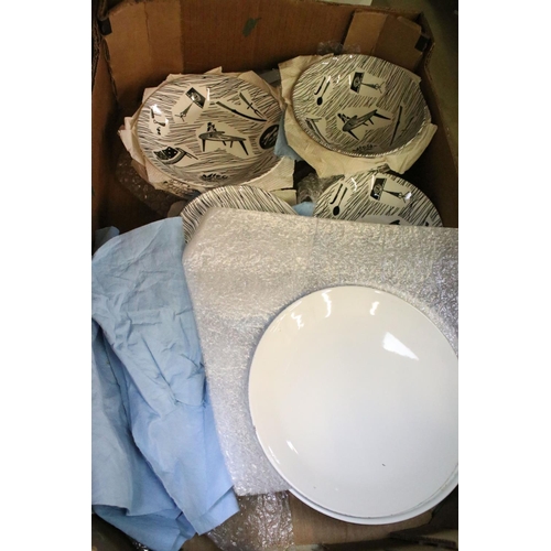 132 - A large quantity of 'Homemaker' pattern ceramics to include two tea and dinner services, include : C... 