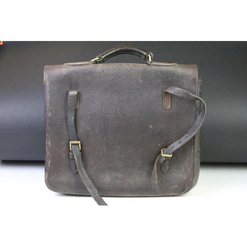 195 - Vintage brown leather horse racing colours bag, with twin fastening straps and lined interior, measu... 