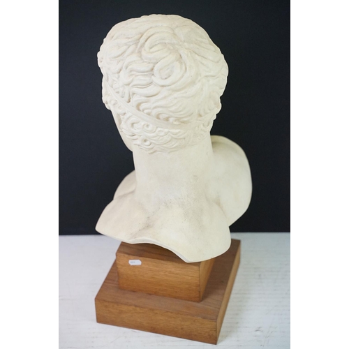 191 - Diadumenos large bust, depicting an Ancient Greek athlete, raised on a two-stepped wooden base, meas... 