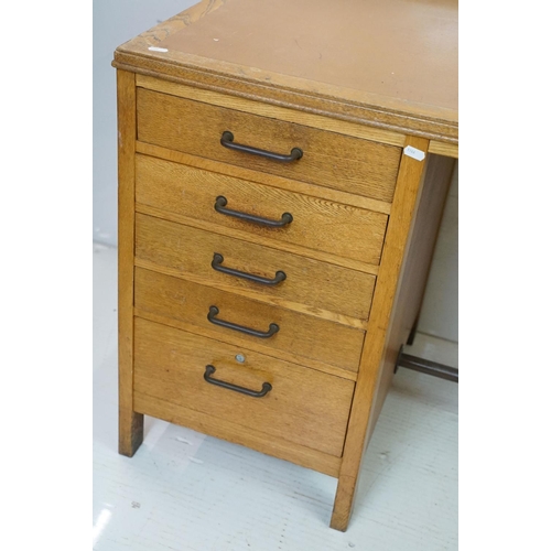 657 - Early to Mid 20th century Oak Single Pedestal Desk with brown leather top and five drawers, 73cm hig... 