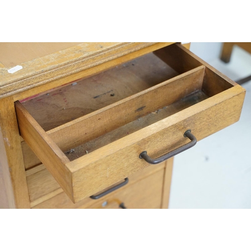 657 - Early to Mid 20th century Oak Single Pedestal Desk with brown leather top and five drawers, 73cm hig... 