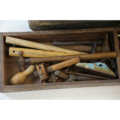 685 - 19th century Pine Tool Box with Rope Handles, 47cm high x 90cm wide x 46cm deep containing a large q... 