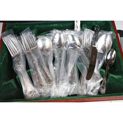 333 - Two canteens of cutlery to include a Bestecke Solingen example