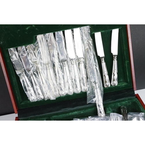 333 - Two canteens of cutlery to include a Bestecke Solingen example