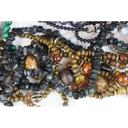 339 - A small group of contemporary costume jewellery to include a malachite beaded necklace.