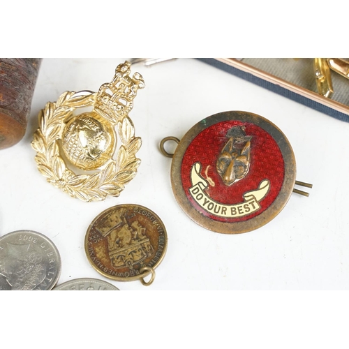 346 - A small group of mixed collectables to include estate pipes, cufflinks, coins, military medal...etc.... 