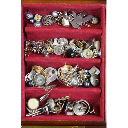 347 - A collection of vintage and contemporary costume jewellery