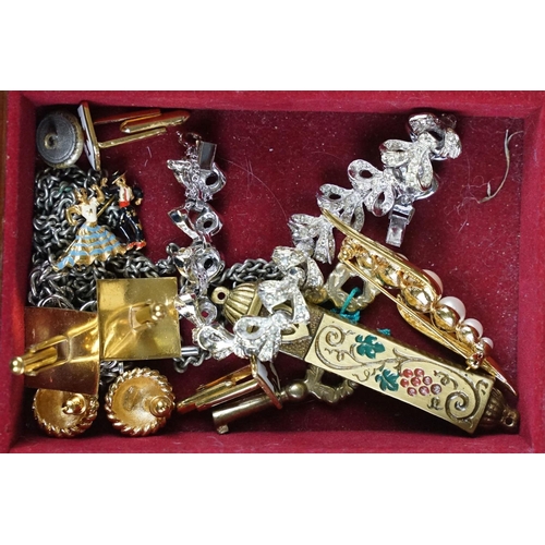 347 - A collection of vintage and contemporary costume jewellery