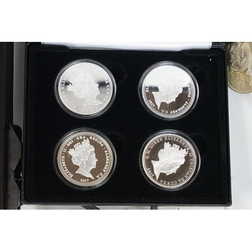 353 - A small collection of mixed coins to include commemorative and pre decimal silver examples.