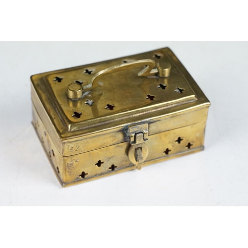 370 - A small group of mixed metal ware to include brass boxes and locks in the form of animals