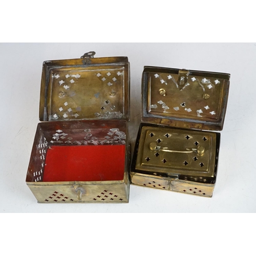 370 - A small group of mixed metal ware to include brass boxes and locks in the form of animals